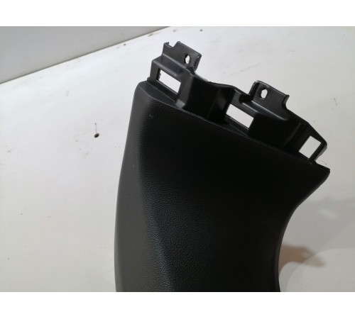 Накладка крышки багажника верхняя правая