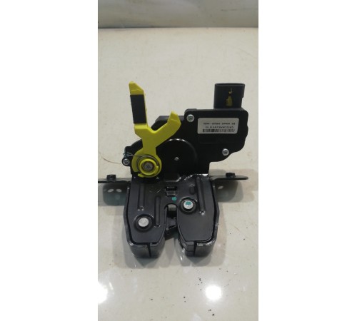 Замок крышки багажника