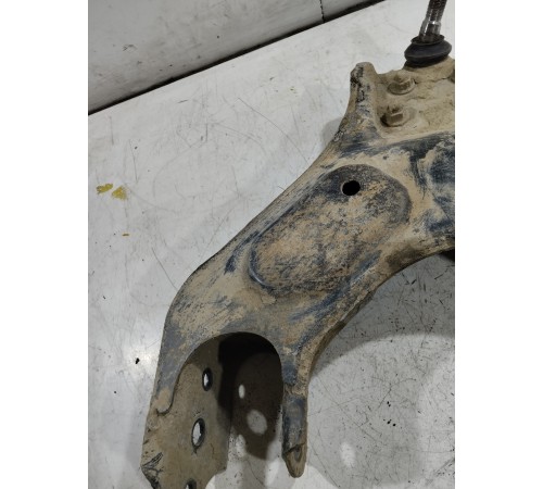 Рычаг подвески передний правый нижний