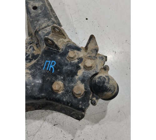 Рычаг подвески передний правый нижний