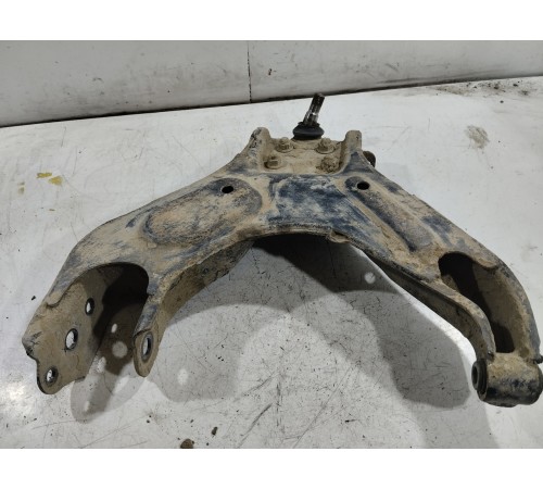 Рычаг подвески передний правый нижний