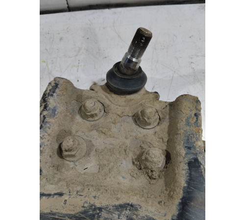 Рычаг подвески передний правый нижний