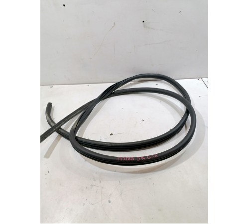 Уплотнитель двери задний правый