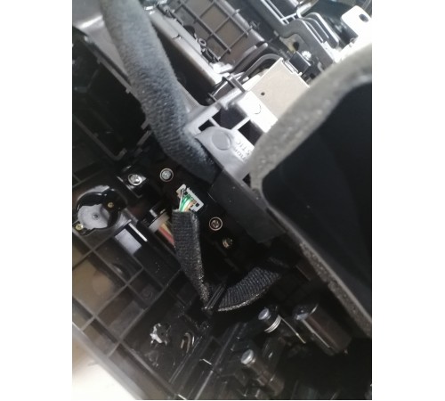 Центральная консоль с подлокотником в сборе