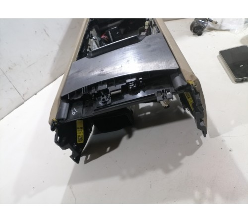 Центральная консоль с подлокотником в сборе