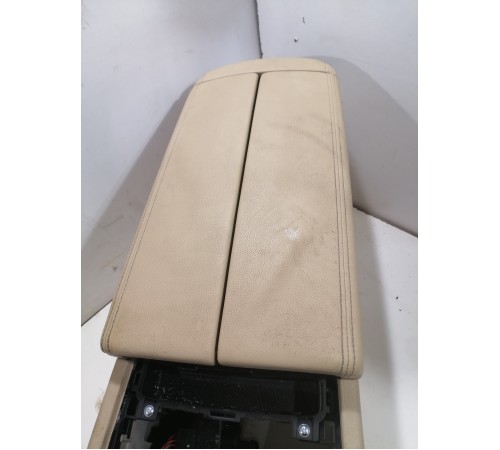 Центральная консоль с подлокотником в сборе