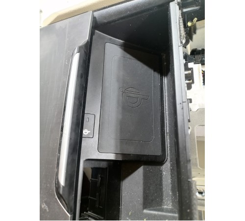 Центральная консоль с подлокотником в сборе