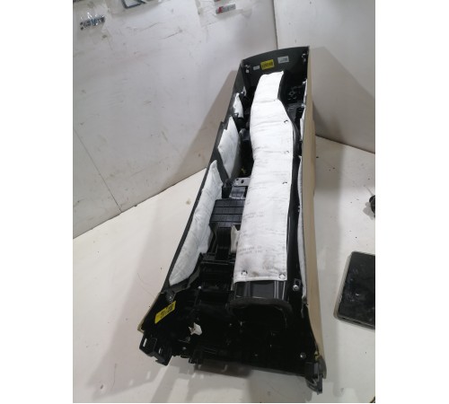 Центральная консоль с подлокотником в сборе