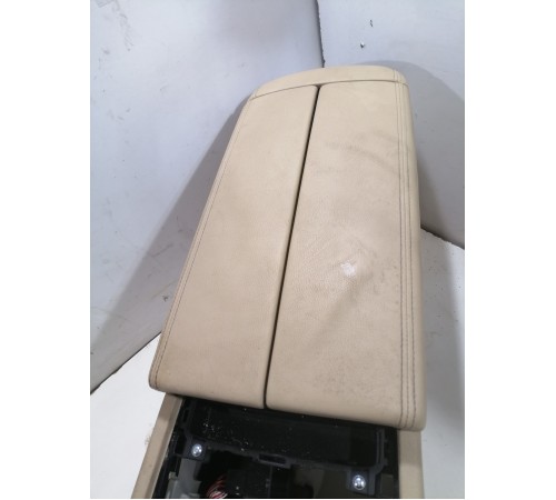 Центральная консоль с подлокотником в сборе