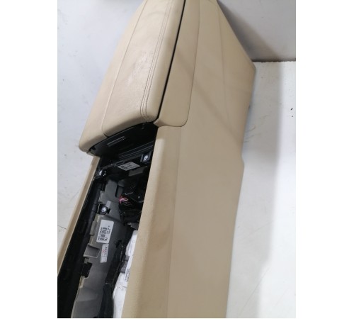 Центральная консоль с подлокотником в сборе