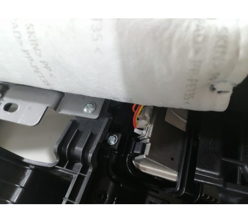 Центральная консоль с подлокотником в сборе