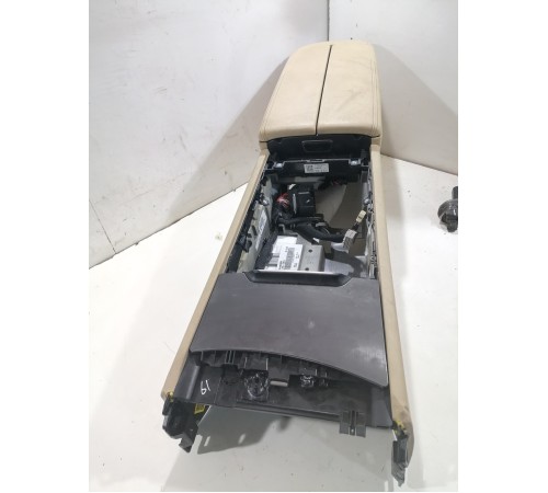 Центральная консоль с подлокотником в сборе