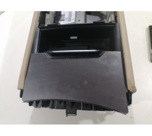 Центральная консоль с подлокотником в сборе