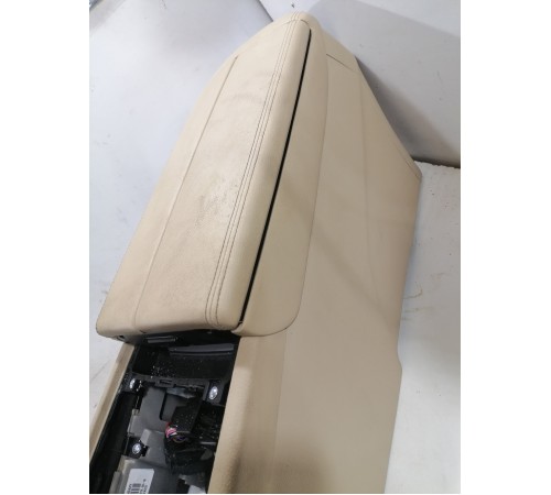 Центральная консоль с подлокотником в сборе