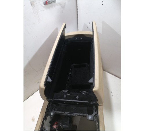 Центральная консоль с подлокотником в сборе