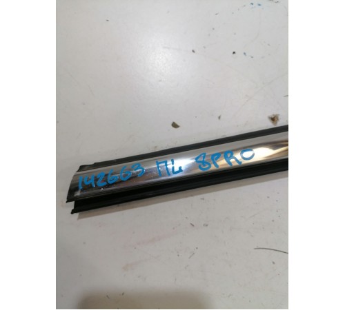 Уплотнитель стекла передний левый наружный