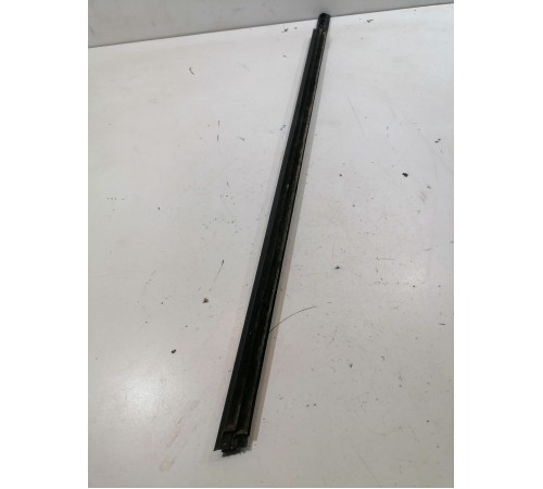 Уплотнитель стекла передний левый наружный