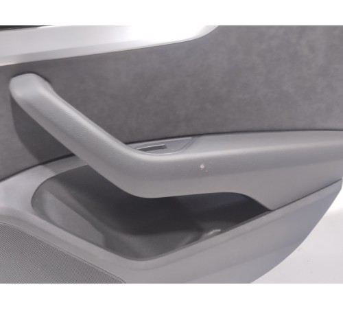 Обшивка двери (задняя правая)