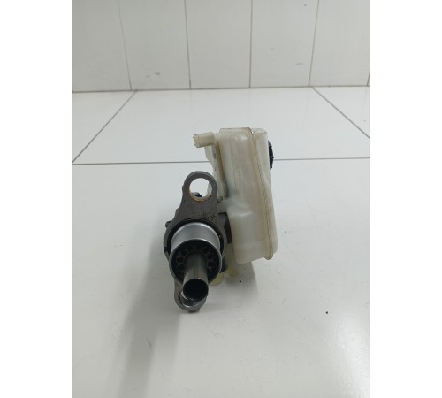 Главный тормозной цилиндр с бачком