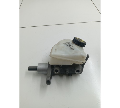 Главный тормозной цилиндр с бачком