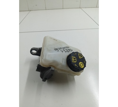 Главный тормозной цилиндр с бачком