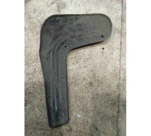 Брызговик задний левый