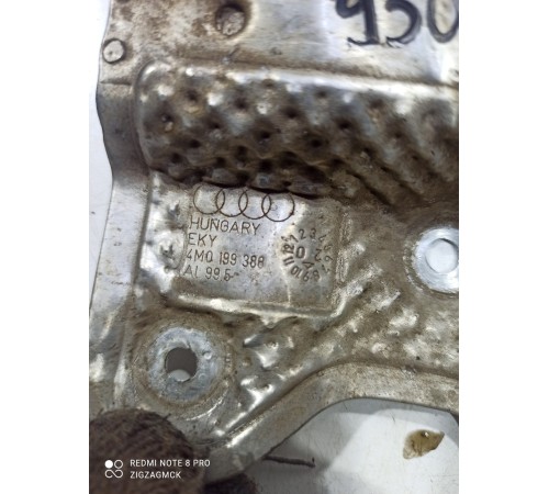 Теплоизоляционный экран правого кронштейна двигателя