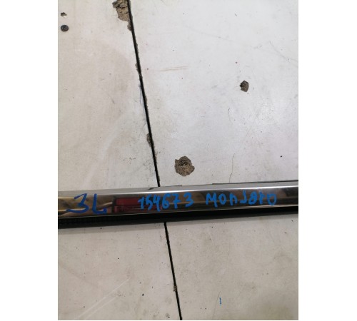 Молдинг двери задний левый