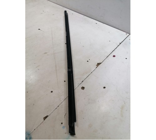 Молдинг двери задний левый