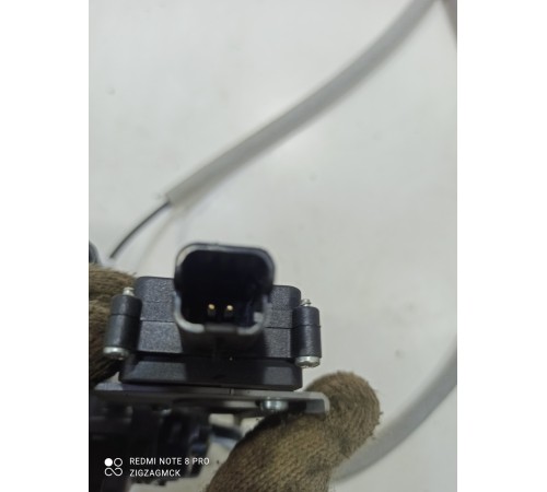 Замок сдвижной двери (задний левый) с доводчиком