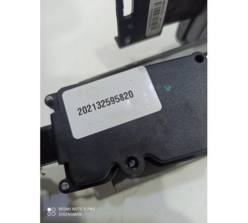 Замок сдвижной двери (задний левый) с доводчиком