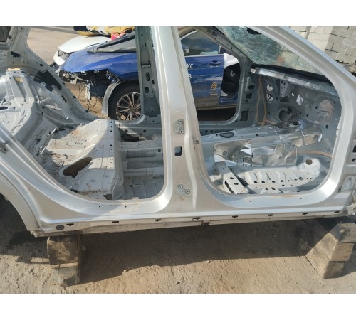 Порог со стойкой правый