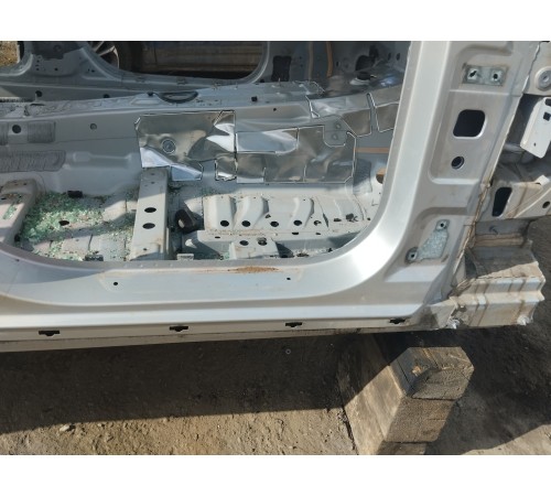 Порог со стойкой правый