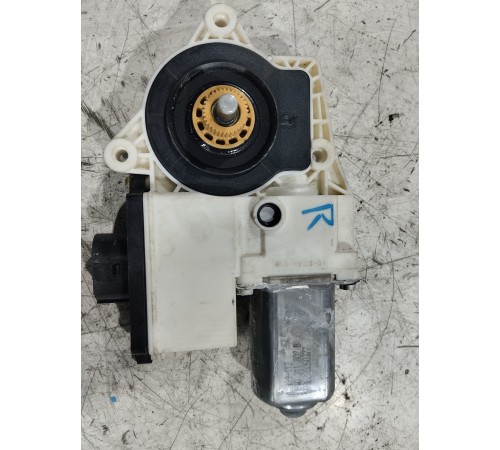 Моторчик стеклоподъемника правый