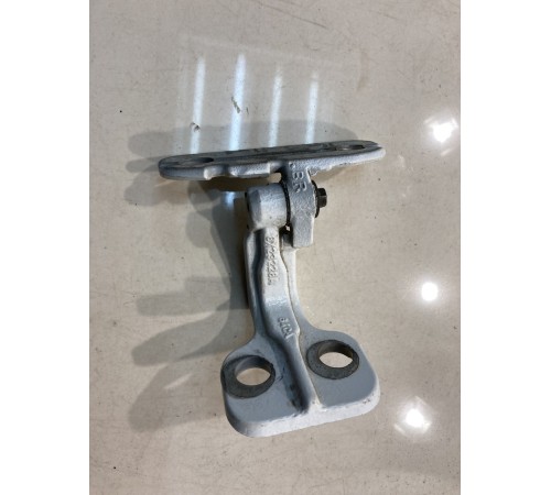 Петля двери (задняя, правая, нижняя)