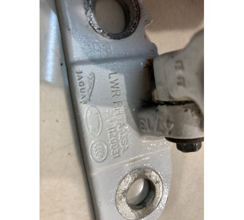 Петля двери (задняя, правая, нижняя)