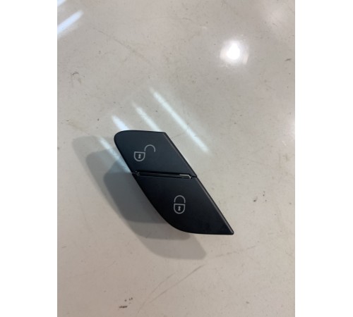 Кнопка центрального замка (передняя, правая)