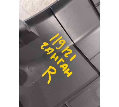 Обшивка центральной стойки правая нижняя