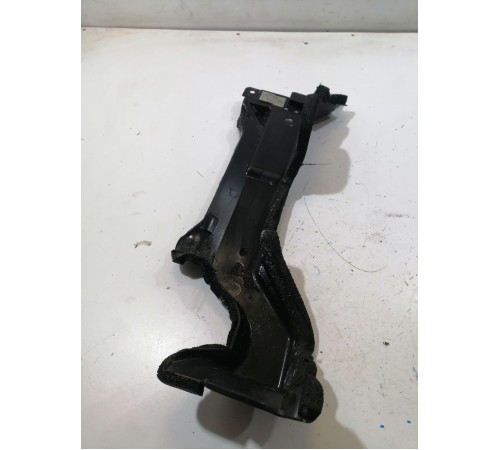 Дефлектор радиатора левый