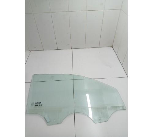 Стекло двери переднее правое