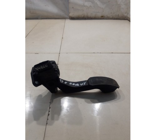 Педаль акселератора