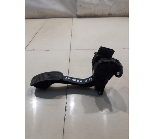 Педаль акселератора