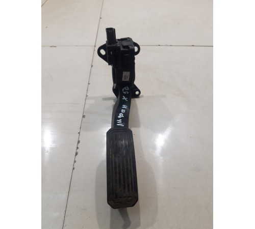 Педаль акселератора