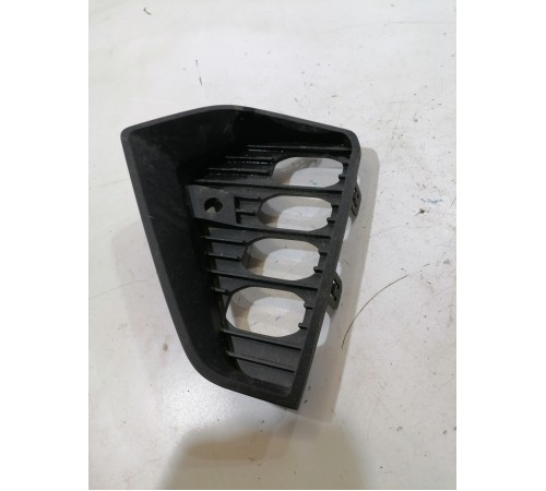 Накладка переднего бампера правая под ПТФ