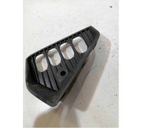 Накладка переднего бампера правая под ПТФ