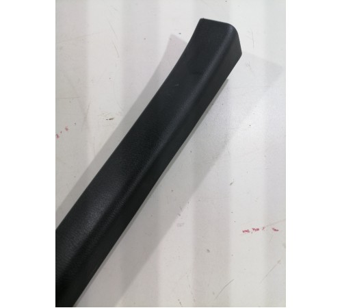 Обшивка порога передняя правая 