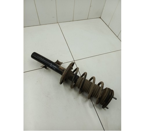 Амортизатор подвески передний правый в сборе