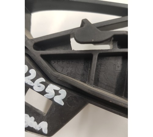 Кронштейн крепление ручки задний правый