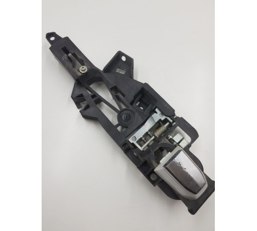 Кронштейн крепление ручки задний правый