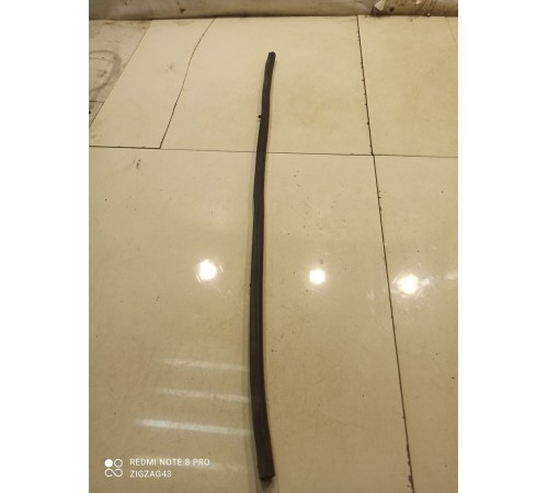 Уплотнитель двери (передний, левый, нижний)